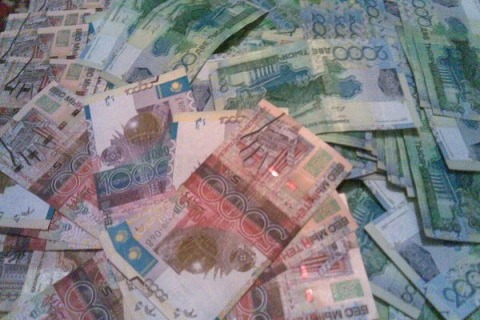 5a1d227d01783_kazakh_money-151211.jpg