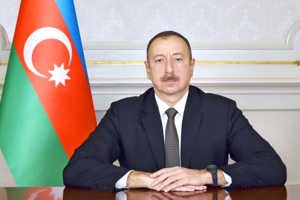 Prezident Roma Papasını təbrik etdi