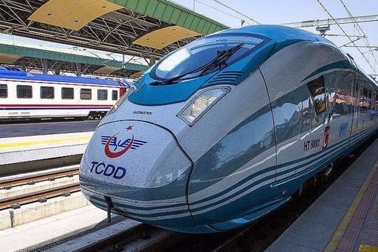Türkiyə daxili polad magistrallarını Bakı-Tbilisi-Qars dəmir yoluna birləşdirəcək