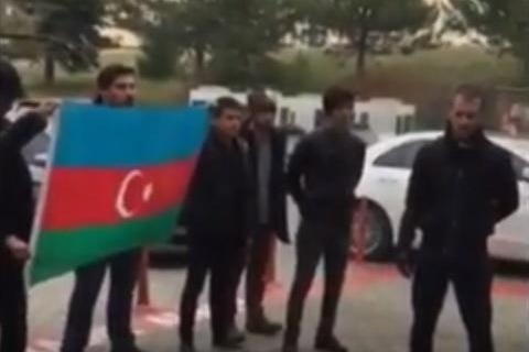 Türkiyədə Azərbaycan bayrağı endirildi:  etiraz qalxdı – Video
