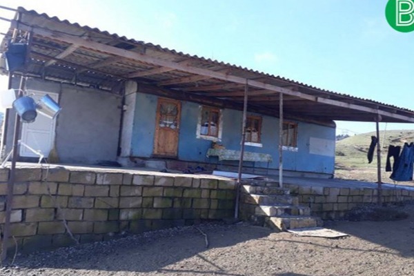 Aprel şəhidinin ailəsinin acınacaqlı həyatı -  vaqonda yaşayırlar(FOTO)