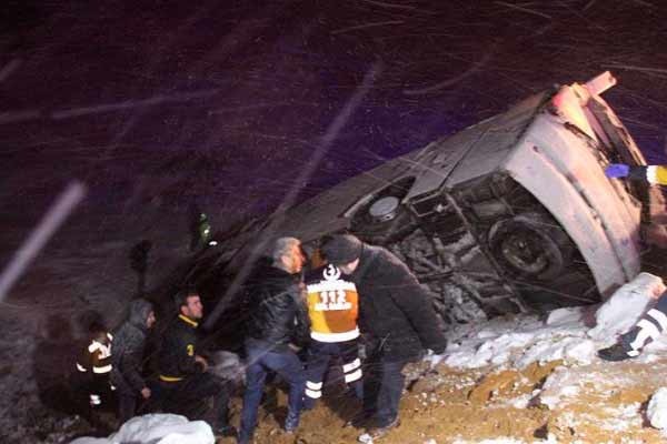 Türkiyədə avtobus aşıb:  31 sərnişin yaralanıb