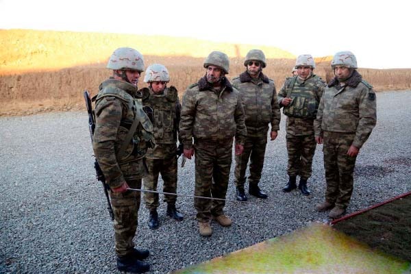 Müdafiə naziri ön cəbhəyə getdi