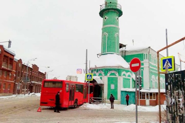 Sərnişin avtobusu məscidə girib -  Rusiyada - FOTO