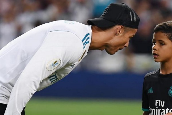 Ronaldo uşaq xəstəxanası tikdirir