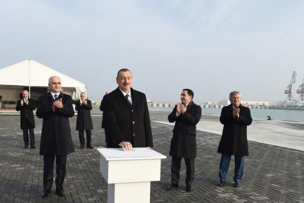 Prezident Bakı Beynəlxalq Dəniz Ticarət Limanı kompleksində açılışda