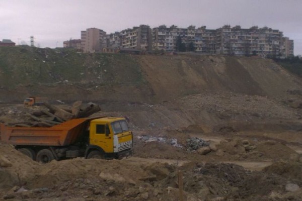 Suraxanı rayonu Günəşli qəsəbəsində Kərpic zavoduna yaxın ərazidə...