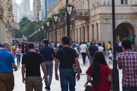 Kişilərin sayının artması mənfi hallara səbəb olur