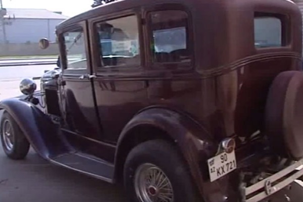 Bakıda 1931-ci ilin antikvar maşını satılır