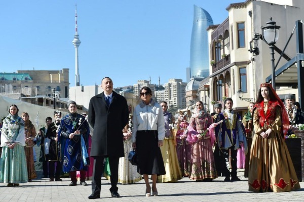 İlham Əliyev və xanımı Novruz Şənliyində (YENİLƏNİB)
