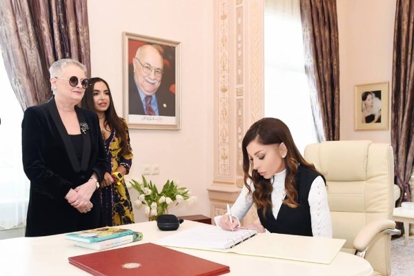 Birinci vitse-prezident Mehriban Əliyeva Bakıda Maqsud İbrahimbəyov Yaradıcılıq Mərkəzinin açılış mərasimində iştirak edib - FOTO