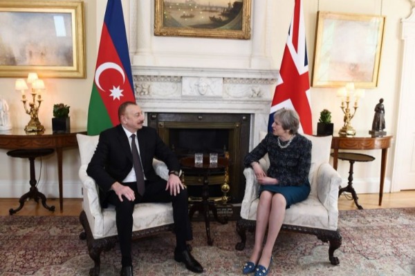 Azərbaycan prezidenti Böyük Britaniyanın baş naziri ilə görüşüb