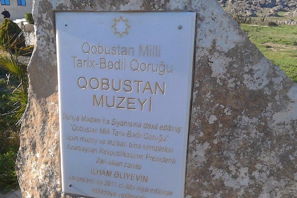 İtaliya prezidentinin qızı Qobustan Milli Tarixi-Bədii Qoruğu ilə tanış olub