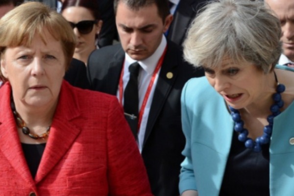 Merkel Britaniyanın baş nazirini aşağıladı - VİDEO
