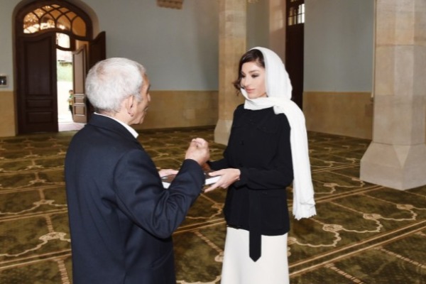 Azərbaycanın Birinci vitse-prezidenti Mehriban Əliyeva İmam Hüseyn məscidinin bərpadan sonra açılışında iştirak edib