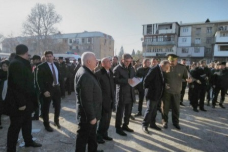Fövqəladə hallar naziri Gəncədə partlayışın baş verdiyi əraziyə gəlib - FOTO