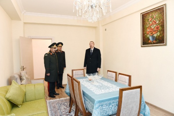 Prezident İlham Əliyev Sabunçu rayonunda hərbçilərə yeni mənzillərin verilməsi mərasimində iştirak edib