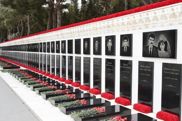Azərbaycan xalqı 20 Yanvar şəhidlərinin xatirəsini ehtiramla anır