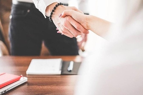 Bu şirkət yeni işçi axtarır - Maaş 100 min dollardır