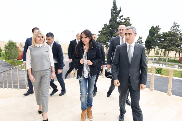 Buzovnadakı psixonevroloji sosial xidmət müəssisəsinin yenidənqurmadan sonra açılışı olub Heydər Əliyev Fondunun vitse-prezidenti Leyla Əliyeva açılışda iştirak edib