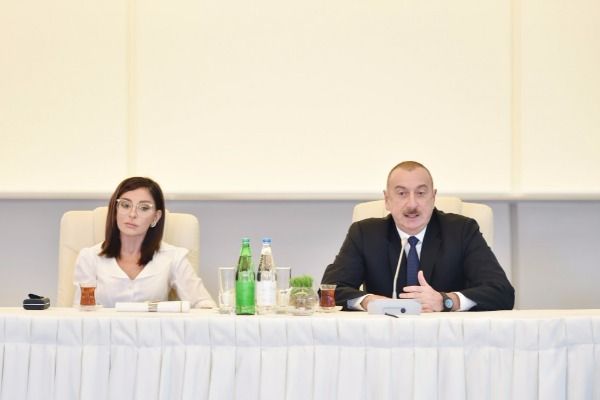 Azərbaycan Respublikasının Prezidenti İlham Əliyev və birinci xanım Mehriban Əliyeva martın 1-də mədəniyyət və incəsənət xadimlərinin bir qrupu ilə görüşüblər.