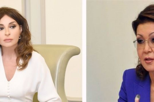 Birinci vitse-prezident Mehriban Əliyeva Dariqa Nazarbayevanı təbrik edib