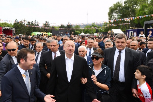 Mayın 28-də Azərbaycan Respublikasının Prezidenti İlham Əliyev, birinci xanım Mehriban Əliyeva və ailə üzvləri paytaxtın Dənizkənarı Milli Parkında gəzintiyə çıxıblar.