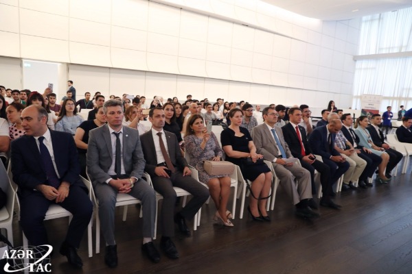 Bakıda III Robot Olimpiadasına start verilib İyunun 4-də Bakıda 8-19 yaşlı yeniyetmə və gənclər arasında III Robot Olimpiadasının açılışı olub.