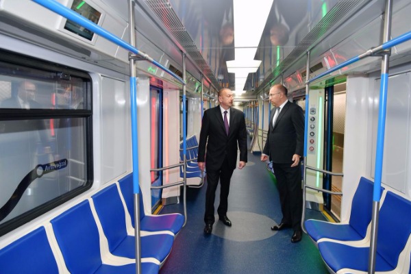 Bakı Metropoliteninin “Xətai” stansiyası yenidənqurmadan sonra istifadəyə verilib Prezident İlham Əliyev stansiyada yaradılan şəraitlə tanış olub