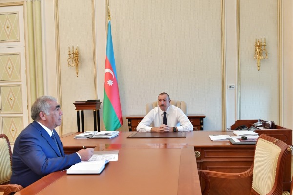 Azərbaycan Respublikasının Prezidenti İlham Əliyev oktyabrın 17-də Azərbaycan Avtomobil Yolları Dövlət Agentliyinin idarə heyətinin sədri Saleh Məmmədovu qəbul edib.