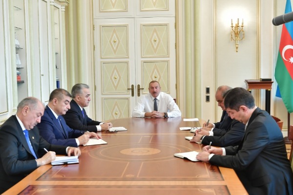 Prezident İlham Əliyev Şirvan şəhər, Zərdab, Bakının Suraxanı, Yasamal, Xətai rayonlarına yeni təyin olunan icra hakimiyyəti başçılarını qəbul edib
