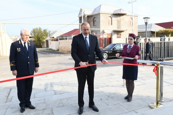 Prezident İlham Əliyev Bakı dairəvi dəmir yolunun Sabunçu-Pirşağı xəttinin yenidənqurmadan sonra açılışında iştirak edib