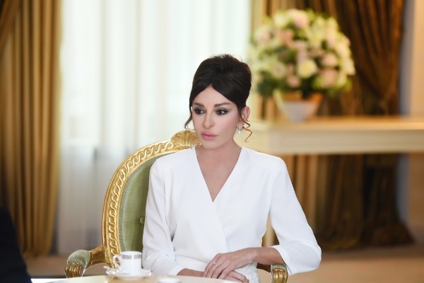 Birinci vitse-prezident Mehriban Əliyeva “Dostluq” ordeni ilə təltif olunması münasibətilə ona ünvanlanan təbriklərə görə təşəkkür edib TƏBRİK EDİRİK