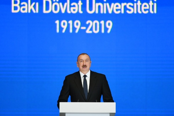 Prezident İlham Əliyev Bakı Dövlət Universitetinin 100 illik yubileyi münasibətilə keçirilən mərasimdə iştirak edib