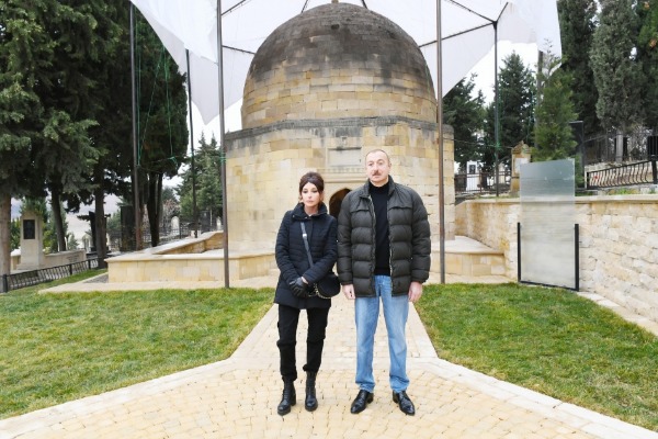Azərbaycan Respublikasının Prezidenti İlham Əliyev və birinci xanım Mehriban Əliyeva dekabrın 6-da Şamaxıda Şahxəndan türbəsinin ətrafında aparılan abadlıq işləri ilə tanış olublar.