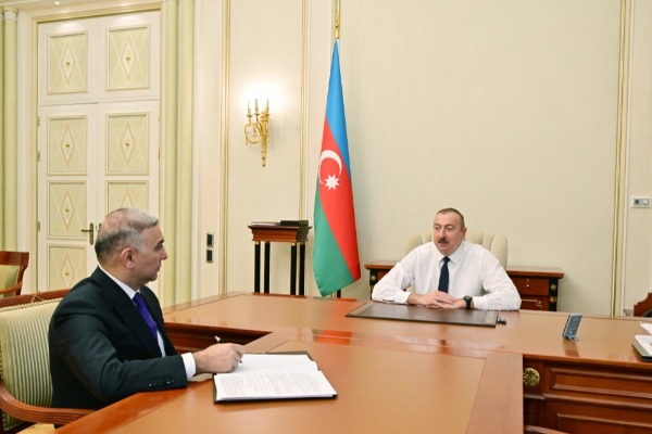 Prezident İlham Əliyev Vüqar Əhmədovu “Azərişıq” ASC-nin sədri vəzifəsinə təyin olunması ilə əlaqədar qəbul edib