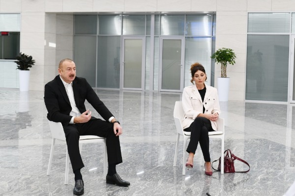 Prezident İlham Əliyev Bakıda “Yeni klinika” tibb müəssisəsinin açılışında iştirak edib     VİDEO