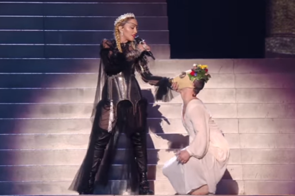 Madonna 1 il öncə “Avroviziya”da koronavirusun mesajını verib? —         Tac və əleyhqazda ŞOK KLİP (VİDEO+FOTO)