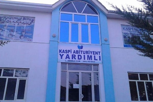 Yardımlı ağsaqqallarından Sabir Rüstəmxanlıya      SƏRT REAKSİYA