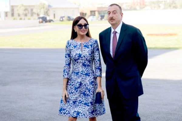 Prezident onlara 100 mənzil, 50 avtomobil hədiyyə etdi