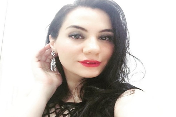 Müğənni:       Biz toy tutmaq əvəzinə, koronavirus bizə toy tutdu