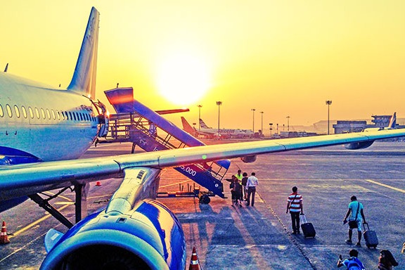 SON DƏQİQƏ:         Aeroportda iki sərnişin təyyarəsi toqquşdu