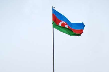 Ermənilər Qarabağda təlimlər zamanı Azərbaycan bayrağını hədəf aldı