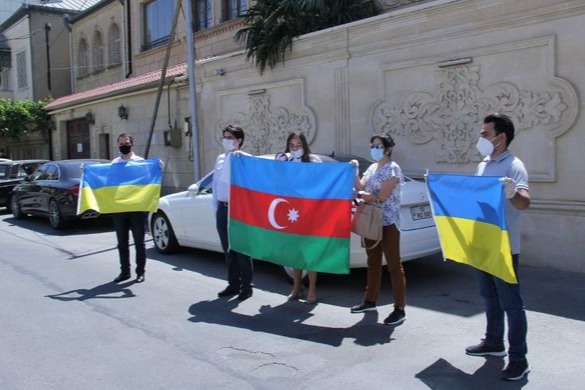 Azərbaycan gənclərindən Ukraynaya böyük dəstək!