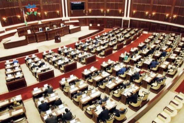 Milli Məclisdə azərbaycanlılara qarşı törədilən hücum və təzyiqlərlə bağlı müzakirələr keçirildi