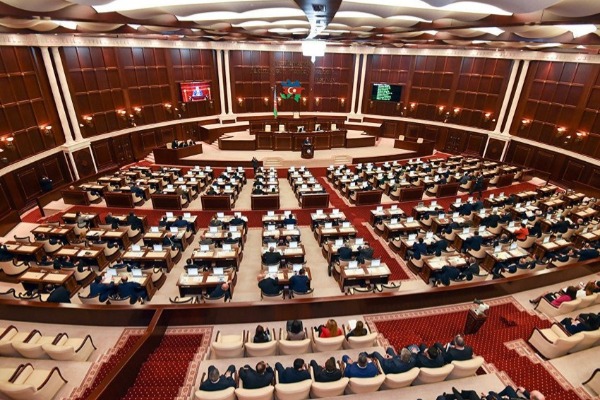 Milli Məclisdə uşaqpulu ilə bağlı işçi qrup yaradıldı