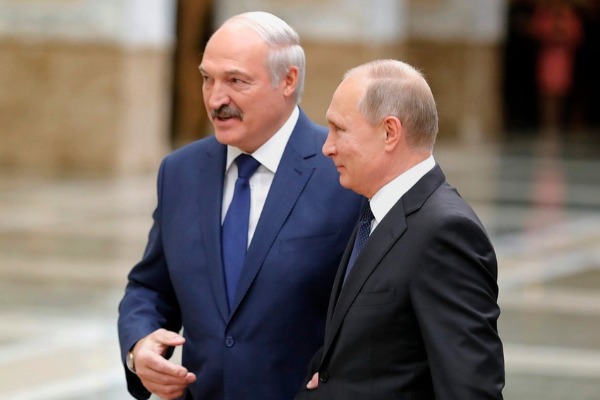 Путин и Лукашенко по телефону обсудили ситуацию в Беларуси         В РЕГИОНЕ
