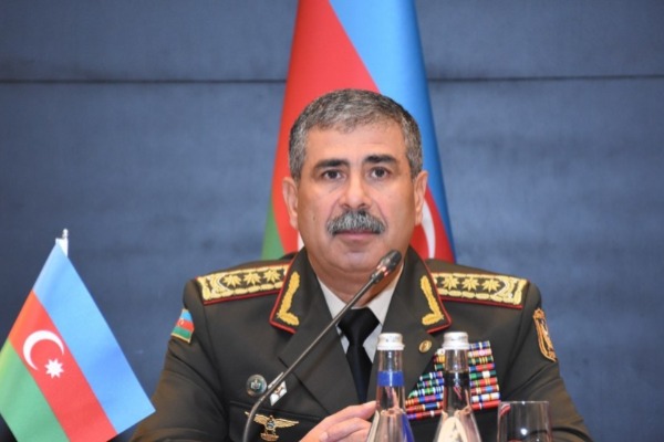 Müdafiə naziri:         Azərbaycanlı adıyla qeydiyyatdan keçən çoxlu ermənilər var