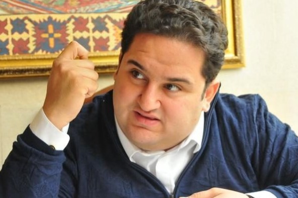Murad Dadaşov məşhur aparıcıları “Xəzər” TV-dən kənarlaşdırdı –          SİYAHI