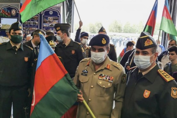 Pakistanın Qərərgah rəisi Azərbaycan bayrağına sarıldı  —      Moskvada mühüm görüş
